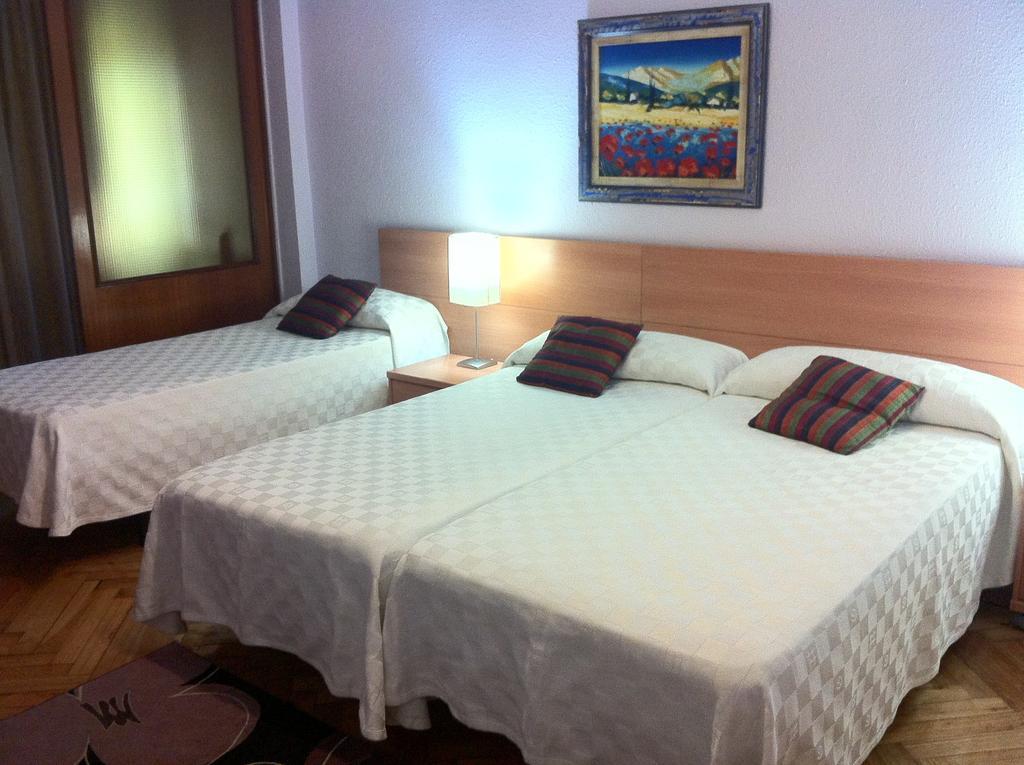 Hostal Del Carmen Otel Santander Oda fotoğraf