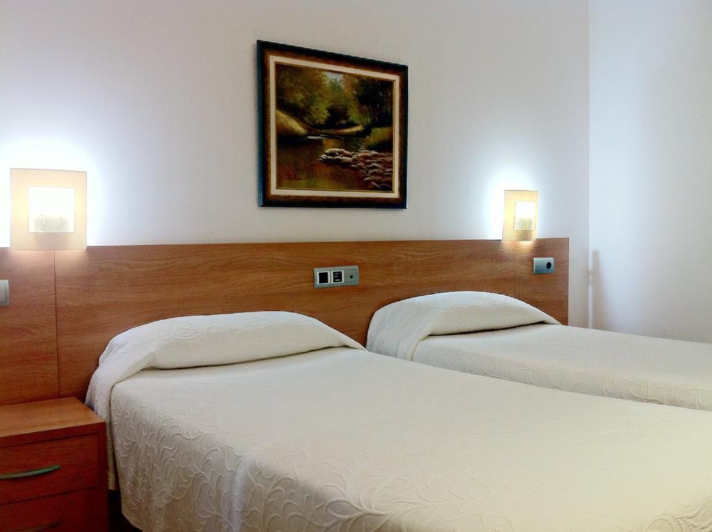 Hostal Del Carmen Otel Santander Oda fotoğraf