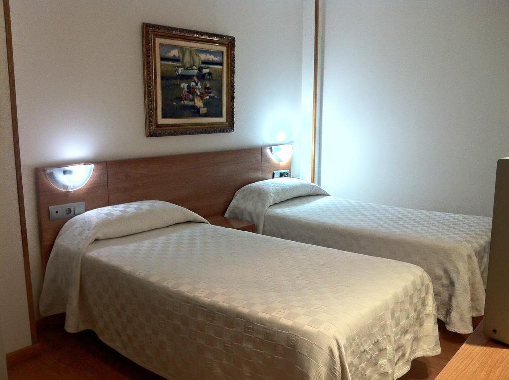 Hostal Del Carmen Otel Santander Oda fotoğraf